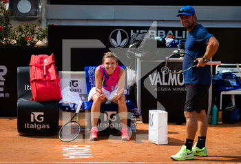 2020-09-19 - Simona Halep of Romania after winning her quarter-final match at the 2020 Internazionali BNL d'Italia WTA Premier 5 tennis tournament on September 19, 2020 at Foro Italico in Rome, Italy - Photo Rob Prange / Spain DPPI / DPPI - INTERNAZIONALI BNL D'ITALIA WTA PREMIER 5 - INTERNATIONALS - TENNIS