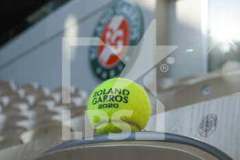 2020-09-21 - Illustration of official tennis ball Roland Garros 2020 by Wilson under the CoVid health crisis 19 during the Roland Garros 2020, Grand Slam tennis tournament, Qualifying, on September 21, 2020 at Roland Garros stadium in Paris, France - Photo Stephane Allaman / DPPI - ROLAND GARROS 2020, GRAND SLAM - QUALIFYING - INTERNATIONALS - TENNIS