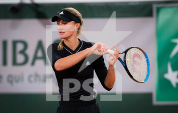 2020-09-25 - Kristina Mladenovic of France during practice before the start of the Roland Garros 2020, Grand Slam tennis tournament, Qualifying, on September 25, 2020 at Roland Garros stadium in Paris, France - Photo Rob Prange / Spain DPPI / DPPI - ROLAND GARROS 2020, GRAND SLAM TENNIS TOURNAMENT, QUALIFYING - INTERNATIONALS - TENNIS