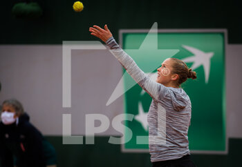 2020-09-27 - Shelby Rogers of the United States in action against Kamilla Rakhimova of Russia during the first round of the Roland Garros 2020, Grand Slam tennis tournament, on September 27, 2020 at Roland Garros stadium in Paris, France - Photo Rob Prange / Spain DPPI / DPPI - ROLAND GARROS 2020, GRAND SLAM TENNIS TOURNAMENT - INTERNATIONALS - TENNIS