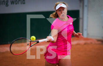 2020-09-27 - Anna-Lena Friedsam of Germany in action against Aliaksandra Sasnovich of Belarus during the first round at the Roland Garros 2020, Grand Slam tennis tournament, on September 27, 2020 at Roland Garros stadium in Paris, France - Photo Rob Prange / Spain DPPI / DPPI - ROLAND GARROS 2020, GRAND SLAM TENNIS TOURNAMENT - INTERNATIONALS - TENNIS