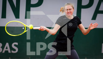 2020-09-27 - Aliaksandra Sasnovich of Belarus in action against Anna-Lena Friedsam of Germany during the first round at the Roland Garros 2020, Grand Slam tennis tournament, on September 27, 2020 at Roland Garros stadium in Paris, France - Photo Rob Prange / Spain DPPI / DPPI - ROLAND GARROS 2020, GRAND SLAM TENNIS TOURNAMENT - INTERNATIONALS - TENNIS