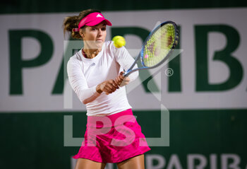 2020-09-27 - Anna Kalinskaya of Russia in action against Eugenie Bouchard of Canada during the first round at the Roland Garros 2020, Grand Slam tennis tournament, on September 27, 2020 at Roland Garros stadium in Paris, France - Photo Rob Prange / Spain DPPI / DPPI - ROLAND GARROS 2020, GRAND SLAM TENNIS TOURNAMENT - INTERNATIONALS - TENNIS