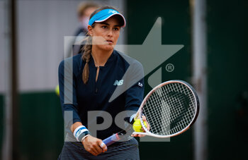 2020-09-28 - Monica Puig of Puerto Rico in action during the first round at the Roland Garros 2020, Grand Slam tennis tournament, on September 28, 2020 at Roland Garros stadium in Paris, France - Photo Rob Prange / Spain DPPI / DPPI - ROLAND GARROS 2020, GRAND SLAM TOURNAMENT - INTERNATIONALS - TENNIS