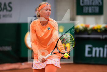 2020-09-28 - Kiki Bertens of the Netherlands in action during the first round at the Roland Garros 2020, Grand Slam tennis tournament, on September 28, 2020 at Roland Garros stadium in Paris, France - Photo Rob Prange / Spain DPPI / DPPI - ROLAND GARROS 2020, GRAND SLAM TOURNAMENT - INTERNATIONALS - TENNIS