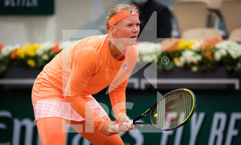 2020-09-28 - Kiki Bertens of the Netherlands in action during the first round at the Roland Garros 2020, Grand Slam tennis tournament, on September 28, 2020 at Roland Garros stadium in Paris, France - Photo Rob Prange / Spain DPPI / DPPI - ROLAND GARROS 2020, GRAND SLAM TOURNAMENT - INTERNATIONALS - TENNIS