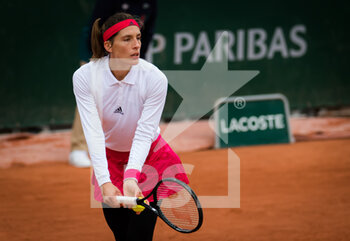 2020-09-28 - Andrea Petkovic of Germany in action during the first round at the Roland Garros 2020, Grand Slam tennis tournament, on September 28, 2020 at Roland Garros stadium in Paris, France - Photo Rob Prange / Spain DPPI / DPPI - ROLAND GARROS 2020, GRAND SLAM TOURNAMENT - INTERNATIONALS - TENNIS