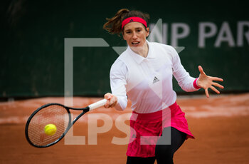 2020-09-28 - Andrea Petkovic of Germany in action during the first round at the Roland Garros 2020, Grand Slam tennis tournament, on September 28, 2020 at Roland Garros stadium in Paris, France - Photo Rob Prange / Spain DPPI / DPPI - ROLAND GARROS 2020, GRAND SLAM TOURNAMENT - INTERNATIONALS - TENNIS