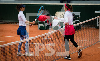 2020-09-28 - Tsvetana Pironkova of Bulgaria and Andrea Petkovic of Germany at the net during the first round at the Roland Garros 2020, Grand Slam tennis tournament, on September 28, 2020 at Roland Garros stadium in Paris, France - Photo Rob Prange / Spain DPPI / DPPI - ROLAND GARROS 2020, GRAND SLAM TOURNAMENT - INTERNATIONALS - TENNIS