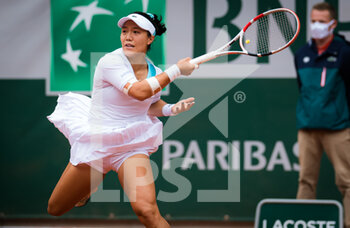 2020-09-28 - Kristie Ahn of the United States in action against Serena Williams of the United States during the first round at the Roland Garros 2020, Grand Slam tennis tournament, on September 28, 2020 at Roland Garros stadium in Paris, France - Photo Rob Prange / Spain DPPI / DPPI - ROLAND GARROS 2020, GRAND SLAM TOURNAMENT - INTERNATIONALS - TENNIS