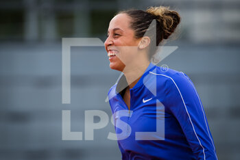 2020-09-28 - Madison Keys of the United States in action against Shuai Zhang of China during the first round at the Roland Garros 2020, Grand Slam tennis tournament, on September 28, 2020 at Roland Garros stadium in Paris, France - Photo Rob Prange / Spain DPPI / DPPI - ROLAND GARROS 2020, GRAND SLAM TOURNAMENT - INTERNATIONALS - TENNIS