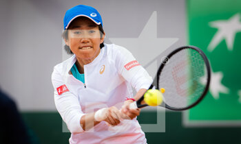 2020-09-28 - Shuai Zhang of China in action against Madison Keys of the United States during the first round at the Roland Garros 2020, Grand Slam tennis tournament, on September 28, 2020 at Roland Garros stadium in Paris, France - Photo Rob Prange / Spain DPPI / DPPI - ROLAND GARROS 2020, GRAND SLAM TOURNAMENT - INTERNATIONALS - TENNIS