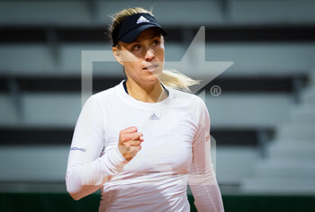 2020-09-28 - Angelique Kerber of Germany in action against Kaja Juvan of Slovenia during the first round at the Roland Garros 2020, Grand Slam tennis tournament, on September 28, 2020 at Roland Garros stadium in Paris, France - Photo Rob Prange / Spain DPPI / DPPI - ROLAND GARROS 2020, GRAND SLAM TOURNAMENT - INTERNATIONALS - TENNIS