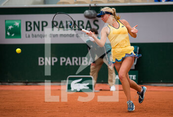2020-09-29 - Clara Tauson of Denmark in action against Jennifer Brady of the United States during the first round at the Roland Garros 2020, Grand Slam tennis tournament, on September 29, 2020 at Roland Garros stadium in Paris, France - Photo Rob Prange / Spain DPPI / DPPI - ROLAND GARROS 2020, GRAND SLAM TOURNAMENT - INTERNATIONALS - TENNIS