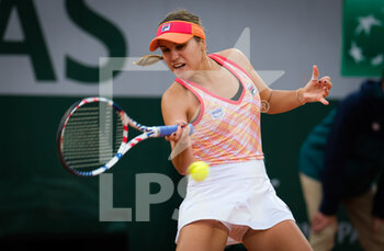 2020-09-29 - Sofia Kenin of the United States in action during the first round at the Roland Garros 2020, Grand Slam tennis tournament, on September 29, 2020 at Roland Garros stadium in Paris, France - Photo Rob Prange / Spain DPPI / DPPI - ROLAND GARROS 2020, GRAND SLAM TOURNAMENT - INTERNATIONALS - TENNIS