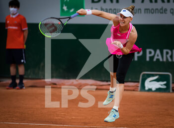 2020-09-29 - Alison Riske of the United States in action during the first round at the Roland Garros 2020, Grand Slam tennis tournament, on September 29, 2020 at Roland Garros stadium in Paris, France - Photo Rob Prange / Spain DPPI / DPPI - ROLAND GARROS 2020, GRAND SLAM TOURNAMENT - INTERNATIONALS - TENNIS