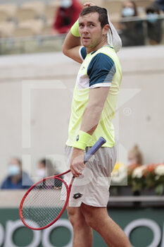 2020-09-30 - Dominik Koepfer (ALL) reacted during the Roland Garros 2020, Grand Slam tennis tournament, on September 30, 2020 at Roland Garros stadium in Paris, France - Photo Stephane Allaman / DPPI - ROLAND GARROS 2020, GRAND SLAM TOURNAMENT - INTERNATIONALS - TENNIS