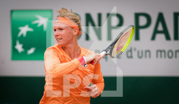 2020-09-30 - Kiki Bertens of the Netherlands in action during the second round at the Roland Garros 2020, Grand Slam tennis tournament, on September 30, 2020 at Roland Garros stadium in Paris, France - Photo Rob Prange / Spain DPPI / DPPI - ROLAND GARROS 2020, GRAND SLAM TOURNAMENT - INTERNATIONALS - TENNIS