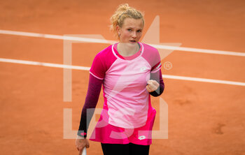 2020-09-30 - Katerina Siniakova of the Czech Republic in action during the second round at the Roland Garros 2020, Grand Slam tennis tournament, on September 30, 2020 at Roland Garros stadium in Paris, France - Photo Rob Prange / Spain DPPI / DPPI - ROLAND GARROS 2020, GRAND SLAM TOURNAMENT - INTERNATIONALS - TENNIS