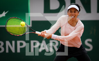 2020-09-30 - Su-Wei Hsieh of Chinese Taipeh in action during the second round at the Roland Garros 2020, Grand Slam tennis tournament, on September 30, 2020 at Roland Garros stadium in Paris, France - Photo Rob Prange / Spain DPPI / DPPI - ROLAND GARROS 2020, GRAND SLAM TOURNAMENT - INTERNATIONALS - TENNIS