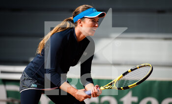 2020-10-01 - Danielle Collins of the United States in action against Clara Tauson of Denmark during the second round at the Roland Garros 2020, Grand Slam tennis tournament, on October 1, 2020 at Roland Garros stadium in Paris, France - Photo Rob Prange / Spain DPPI / DPPI - ROLAND GARROS 2020, GRAND SLAM TOURNAMENT - INTERNATIONALS - TENNIS