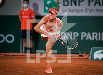 2020-10-01 - Sofia Kenin of the United States in action against Ana Bogdan of Romania during the second round at the Roland Garros 2020, Grand Slam tennis tournament, on October 1, 2020 at Roland Garros stadium in Paris, France - Photo Rob Prange / Spain DPPI / DPPI - ROLAND GARROS 2020, GRAND SLAM TOURNAMENT - INTERNATIONALS - TENNIS