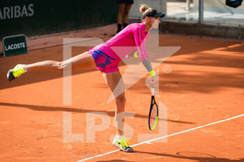 2020-10-01 - Polona Hercog of Slovenia in action against Leylah Fernandez of Canada during the second round at the Roland Garros 2020, Grand Slam tennis tournament, on October 1, 2020 at Roland Garros stadium in Paris, France - Photo Rob Prange / Spain DPPI / DPPI - ROLAND GARROS 2020, GRAND SLAM TOURNAMENT - INTERNATIONALS - TENNIS