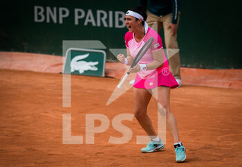 2020-10-01 - Ons Jabeur of Tunisia in action against Nao Hibino of Japan during the second round at the Roland Garros 2020, Grand Slam tennis tournament, on October 1, 2020 at Roland Garros stadium in Paris, France - Photo Rob Prange / Spain DPPI / DPPI - ROLAND GARROS 2020, GRAND SLAM TOURNAMENT - INTERNATIONALS - TENNIS