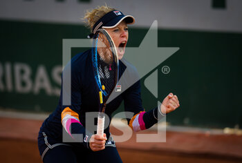 2020-10-01 - Laura Siegemund of Germany in action against Julia Goerges of Gemany during the second round at the Roland Garros 2020, Grand Slam tennis tournament, on October 1, 2020 at Roland Garros stadium in Paris, France - Photo Rob Prange / Spain DPPI / DPPI - ROLAND GARROS 2020, GRAND SLAM TOURNAMENT - INTERNATIONALS - TENNIS