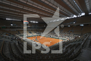 2020-10-02 - Illustration of Philippe Chatrier stadium with the roof top closed during the Roland Garros 2020, Grand Slam tennis tournament, on October 2, 2020 at Roland Garros stadium in Paris, France - Photo Stephane Allaman / DPPI - ROLAND GARROS 2020, GRAND SLAM TOURNAMENT - INTERNATIONALS - TENNIS