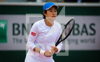 2020-10-03 - Shuai Zhang of China in action during the third round at the Roland Garros 2020, Grand Slam tennis tournament, on October 3, 2020 at Roland Garros stadium in Paris, France - Photo Rob Prange / Spain DPPI / DPPI - ROLAND GARROS 2020, GRAND SLAM TOURNAMENT - INTERNATIONALS - TENNIS
