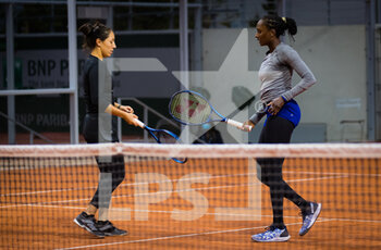 2020-10-03 - Asia Muhammad and Jessica Pegula of the United States playing doubles at the Roland Garros 2020, Grand Slam tennis tournament, on October 3, 2020 at Roland Garros stadium in Paris, France - Photo Rob Prange / Spain DPPI / DPPI - ROLAND GARROS 2020, GRAND SLAM TOURNAMENT - INTERNATIONALS - TENNIS