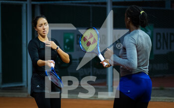 2020-10-03 - Asia Muhammad and Jessica Pegula of the United States playing doubles at the Roland Garros 2020, Grand Slam tennis tournament, on October 3, 2020 at Roland Garros stadium in Paris, France - Photo Rob Prange / Spain DPPI / DPPI - ROLAND GARROS 2020, GRAND SLAM TOURNAMENT - INTERNATIONALS - TENNIS