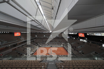 2020-10-04 - Illustration wide view of roof top closed of Philippe Chatrier stadium during the Roland Garros 2020, Grand Slam tennis tournament, on October 4, 2020 at Roland Garros stadium in Paris, France - Photo Stephane Allaman / DPPI - ROLAND GARROS 2020, GRAND SLAM TOURNAMENT - INTERNATIONALS - TENNIS