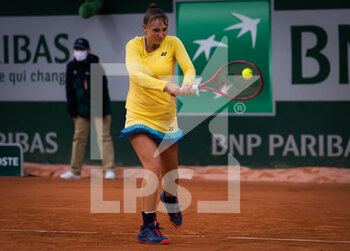 2020-10-04 - Mara Guth of Germany in action during the Juniors competition at the Roland Garros 2020, Grand Slam tennis tournament, on October 4, 2020 at Roland Garros stadium in Paris, France - Photo Rob Prange / Spain DPPI / DPPI - ROLAND GARROS 2020, GRAND SLAM TOURNAMENT - INTERNATIONALS - TENNIS