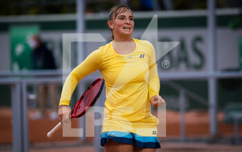 2020-10-04 - Mara Guth of Germany in action during the Juniors competition at the Roland Garros 2020, Grand Slam tennis tournament, on October 4, 2020 at Roland Garros stadium in Paris, France - Photo Rob Prange / Spain DPPI / DPPI - ROLAND GARROS 2020, GRAND SLAM TOURNAMENT - INTERNATIONALS - TENNIS