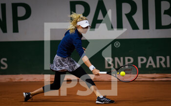 2020-10-04 - Madison Sieg of the United States in action during the Juniors competition at the Roland Garros 2020, Grand Slam tennis tournament, on October 4, 2020 at Roland Garros stadium in Paris, France - Photo Rob Prange / Spain DPPI / DPPI - ROLAND GARROS 2020, GRAND SLAM TOURNAMENT - INTERNATIONALS - TENNIS