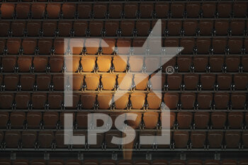 2020-10-05 - Spectator seats illuminated by a ray of sunlight penetrating through the side rooftop openings of Philippe Chatrier stadium during the Roland Garros 2020, Grand Slam tennis tournament, on October 5, 2020 at Roland Garros stadium in Paris, France - Photo Stephane Allaman / DPPI - ROLAND GARROS 2020, GRAND SLAM TOURNAMENT - INTERNATIONALS - TENNIS