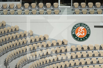 2020-10-05 - Empty corner seats inside Philippe Chatrier stadium during the Roland Garros 2020, Grand Slam tennis tournament, on October 5, 2020 at Roland Garros stadium in Paris, France - Photo Stephane Allaman / DPPI - ROLAND GARROS 2020, GRAND SLAM TOURNAMENT - INTERNATIONALS - TENNIS