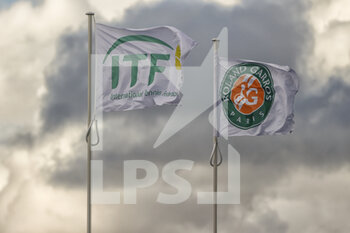 2020-10-05 - Roland Garros and ITF flags over the rooftop of Philippe Chatrier stadium during the Roland Garros 2020, Grand Slam tennis tournament, on October 5, 2020 at Roland Garros stadium in Paris, France - Photo Stephane Allaman / DPPI - ROLAND GARROS 2020, GRAND SLAM TOURNAMENT - INTERNATIONALS - TENNIS