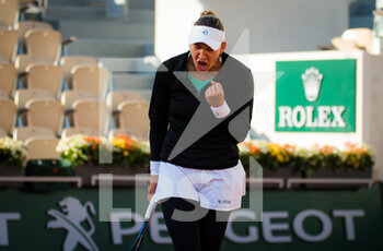 2020-10-09 - Nicole Melichar of the United States in action during the doubles semi-final of the Roland Garros 2020, Grand Slam tennis tournament, on October 9, 2020 at Roland Garros stadium in Paris, France - Photo Rob Prange / Spain DPPI / DPPI - ROLAND GARROS 2020, GRAND SLAM TOURNAMENT - INTERNATIONALS - TENNIS