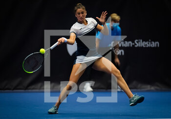 2020-10-17 - Sara Sorribes Tormo of Spain in action against Ana Bogdan of Romania during the first qualifications round at the 2020 J&T Banka Ostrava Open WTA Premier tennis tournament on October 17, 2020 in Ostrava, Czech Republic - Photo Rob Prange / Spain DPPI / DPPI - 2020 J&T BANKA OSTRAVA OPEN WTA PREMIER - SATURDAY - INTERNATIONALS - TENNIS