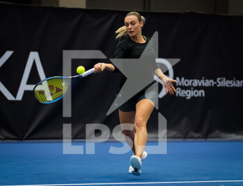 2020-10-17 - Ana Bogdan of Romania in action against Sara Sorribes Tormo of Spain during the first qualifications round at the 2020 J&T Banka Ostrava Open WTA Premier tennis tournament on October 17, 2020 in Ostrava, Czech Republic - Photo Rob Prange / Spain DPPI / DPPI - 2020 J&T BANKA OSTRAVA OPEN WTA PREMIER - SATURDAY - INTERNATIONALS - TENNIS
