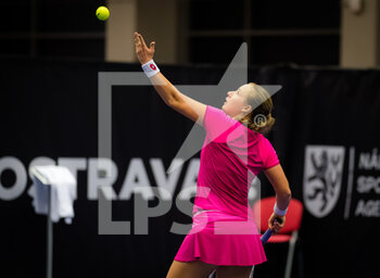 2020-10-17 - Anna Blinkova of Russia in action against Tamara Zidansek of Slovenia during the first qualifications round at the 2020 J&T Banka Ostrava Open WTA Premier tennis tournament on October 17, 2020 in Ostrava, Czech Republic - Photo Rob Prange / Spain DPPI / DPPI - 2020 J&T BANKA OSTRAVA OPEN WTA PREMIER - SATURDAY - INTERNATIONALS - TENNIS