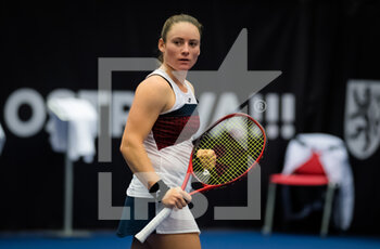 2020-10-17 - Tamara Zidansek of Slovenia in action against Anna Blinkova of Russia during the first qualifications round at the 2020 J&T Banka Ostrava Open WTA Premier tennis tournament on October 17, 2020 in Ostrava, Czech Republic - Photo Rob Prange / Spain DPPI / DPPI - 2020 J&T BANKA OSTRAVA OPEN WTA PREMIER - SATURDAY - INTERNATIONALS - TENNIS