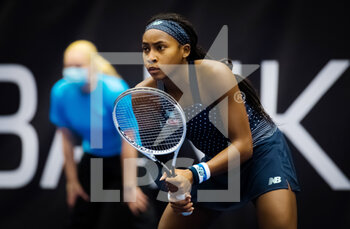 2020-10-18 - Cori Gauff of the United States in action against Irina-Camelia Begu of Romania during the second qualifications round at the 2020 J&T Banka Ostrava Open WTA Premier tennis tournament on October 18, 2020 in Ostrava, Czech Republic - Photo Rob Prange / Spain DPPI / DPPI - 2020 J&T BANKA OSTRAVA OPEN WTA PREMIER - SUNDAY - INTERNATIONALS - TENNIS
