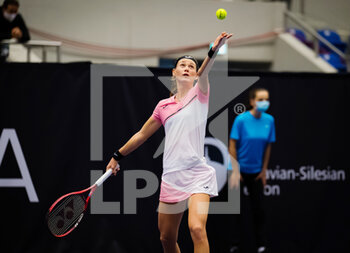 2020-10-18 - Marie Bouzkova of the Czech Republic in action against Daria Kasatkina of Russia during the second qualifications round at the 2020 J&T Banka Ostrava Open WTA Premier tennis tournament on October 18, 2020 in Ostrava, Czech Republic - Photo Rob Prange / Spain DPPI / DPPI - 2020 J&T BANKA OSTRAVA OPEN WTA PREMIER - SUNDAY - INTERNATIONALS - TENNIS