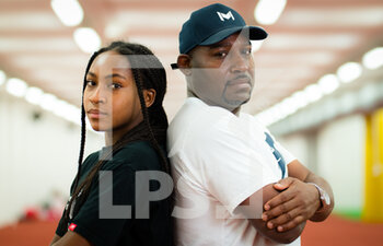 2020-10-19 - Cori Gauff of the United States with father Corey during a video shoot at the 2020 J&T Banka Ostrava Open WTA Premier tennis tournament on October 19, 2020 in Ostrava, Czech Republic - Photo Rob Prange / Spain DPPI / DPPI - 2020 J&T BANKA OSTRAVA OPEN WTA PREMIER - MONDAY - INTERNATIONALS - TENNIS