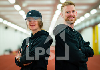 2020-10-19 - Elina Svitolina of the Ukraine with coach Andrew Bettles during a video shoot at the 2020 J&T Banka Ostrava Open WTA Premier tennis tournament on October 19, 2020 in Ostrava, Czech Republic - Photo Rob Prange / Spain DPPI / DPPI - 2020 J&T BANKA OSTRAVA OPEN WTA PREMIER - MONDAY - INTERNATIONALS - TENNIS