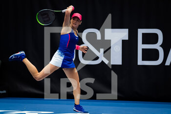 2020-10-19 - Tereza Martincova of the Czech Republic in action against Barbora Krejcikova of the Czech Republic during the first round of the 2020 J&T Banka Ostrava Open WTA Premier tennis tournament on October 19, 2020 in Ostrava, Czech Republic - Photo Rob Prange / Spain DPPI / DPPI - 2020 J&T BANKA OSTRAVA OPEN WTA PREMIER - MONDAY - INTERNATIONALS - TENNIS
